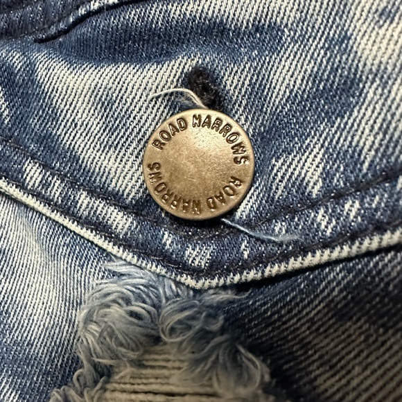 ROAD NARROWS - Picture 9 of 9